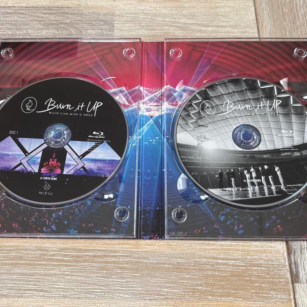 [USED] NiziU Live with U 2022 Burn It UP