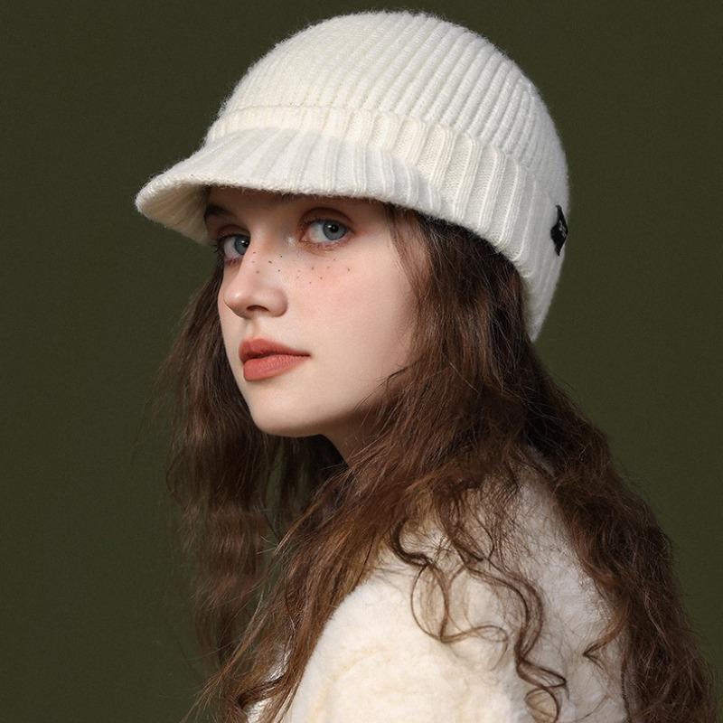 Fashion Autumn and Winter Short Eave Knitted Mao Line Duck Tongue Hat Women Thickened for Keep Warmth Ear Protection Knitted Hat