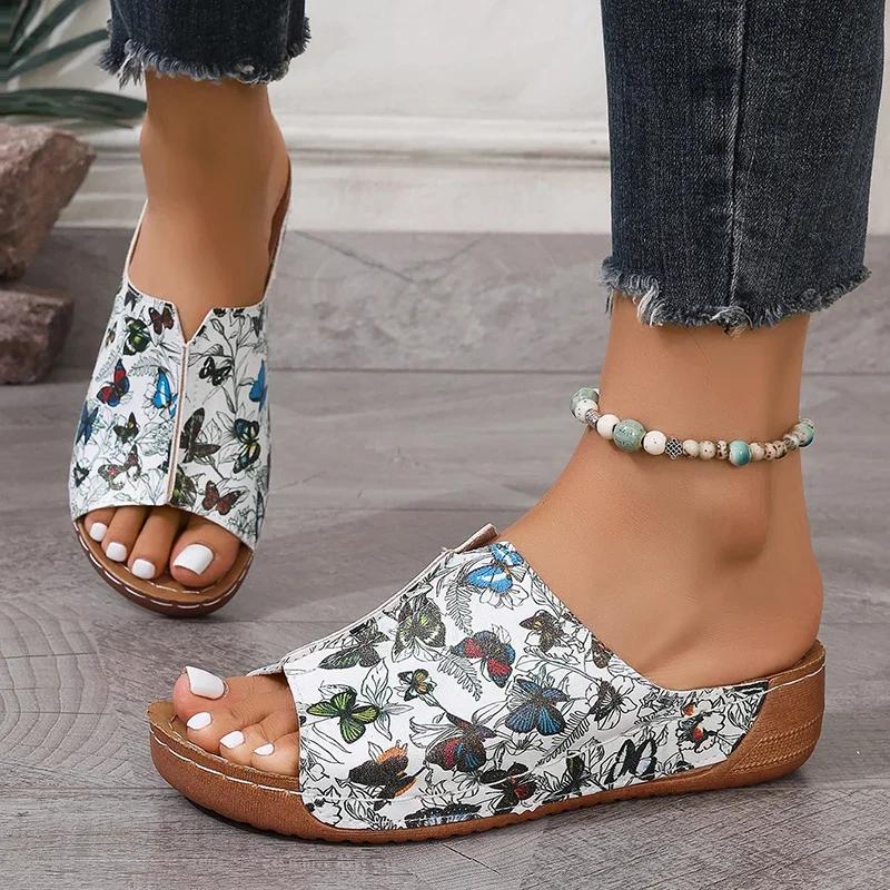Fashion Butterfly Printed Wedge Slippers for Women Lightweight Peep Toe Platform Sandals Woman Summer 2025 Comfort Non Slip Beach Slides
