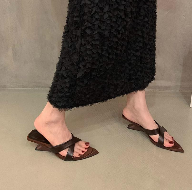 Keilabsatz Retro Spitz Zehenbereich Coole Pantoletten Damen Sommerbekleidung Neu Dünner Riemen Nischendesign Zehenfreie Sandalen