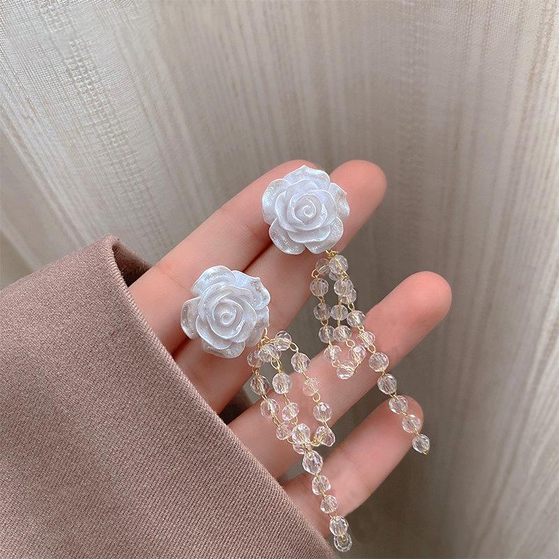 Brincos de tacha com flor e borla longa de agulha de prata, brincos de personalidade retrô francesa, brincos de design de nicho