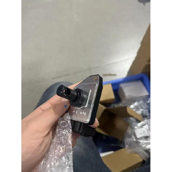 

Mass Air Flow Meter Sensor MAF AFH55M-12 AFH55-M12 for Nissan Pickup Frontier Xterra 2.4L