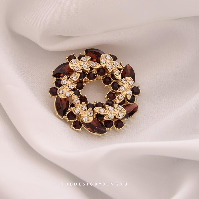 Broche Elegante de Pérola Dourada e Espiga de Trigo: Acessório Versátil e de Alta Qualidade para Mulheres