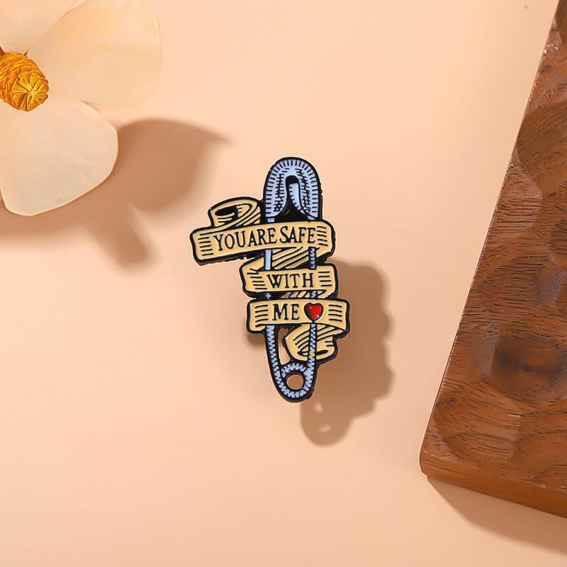 Elegant Geometric Alloy Brooch For Fashionable Denim Outfits Perfect For All Occasions