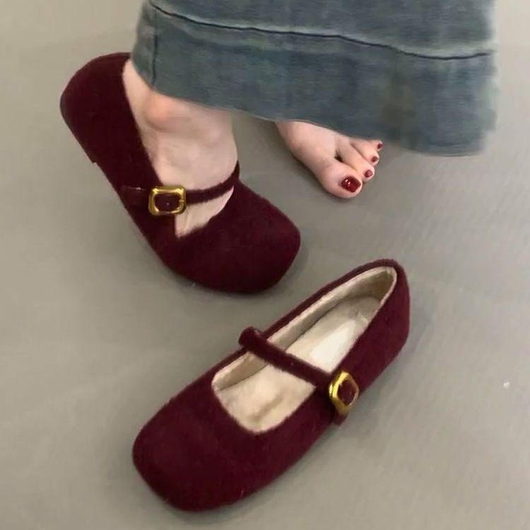 Mao Mao Mary Jane shoes for women's outer wear 2025 autumn velvet square head shallow mouth one-word buckle with flat bottom red beautiful single sho