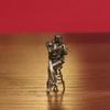 Bar Retrò Figura Bambola Chitarrista Donna Statua Ottone Vintage Modello Mini Figura Artigianale Ornamento da Scrivania Ufficio Decorazione Casa