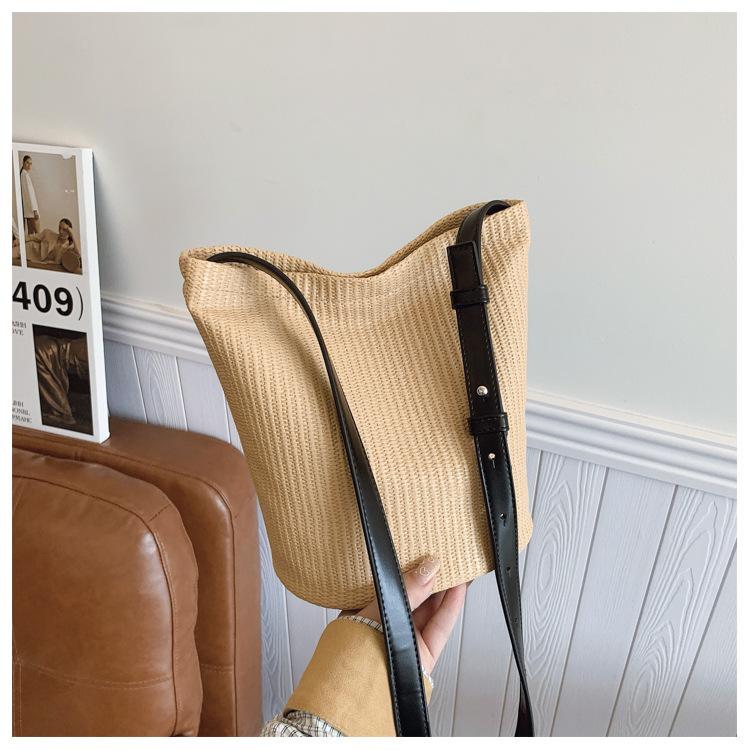 Simple and Fashionable Large-capacity Bucket Bag, New Casual Commuting Shoulder Messenger Bag, Retro Bag for Women