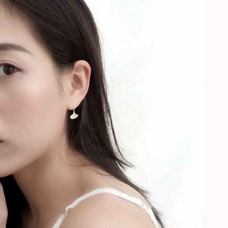 Ginkgo Biloba Stud Earrings, Ear Hooks, Women's Ins Simple Style, Niche Design Sense, Small Picking Ear Hole Earrings