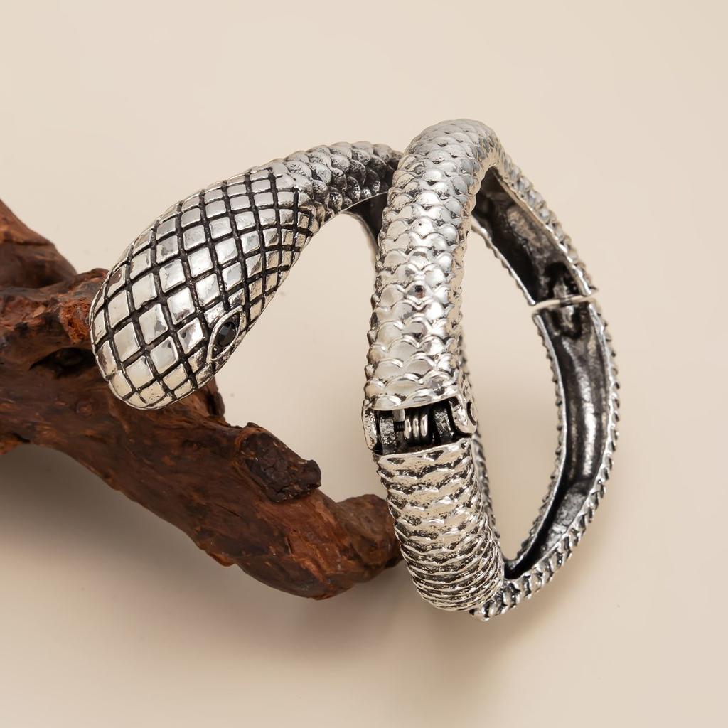 Fashionable, Versatile Wind Snake Winding Bracelet, Snake Attribute, Neutral Style, Elegant