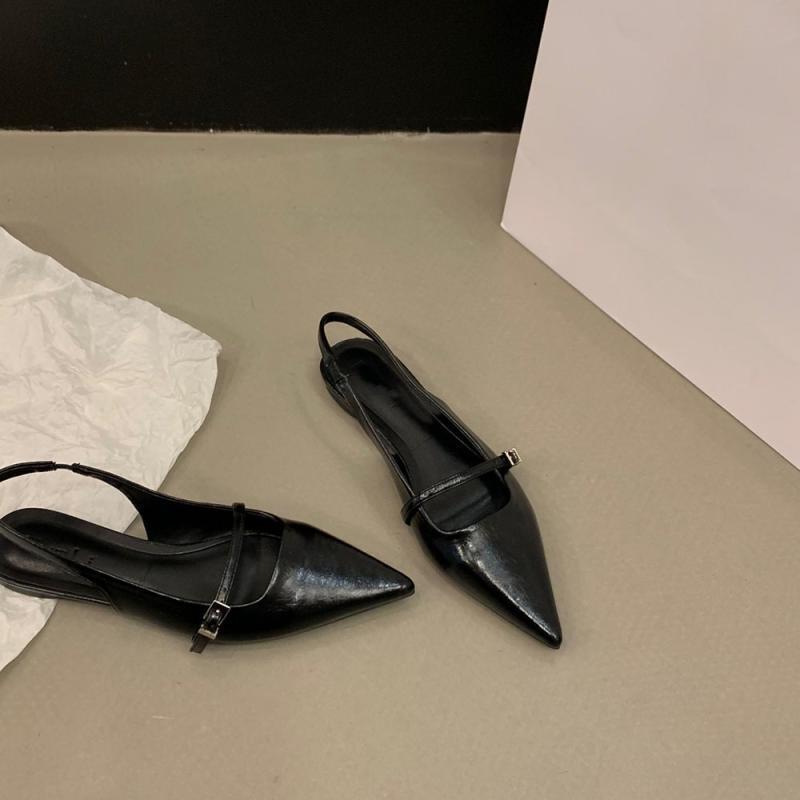 Flat-bottomed bag head sandals women's 2025 new spring and summer new pointed niche design sense one word with empty single shoes