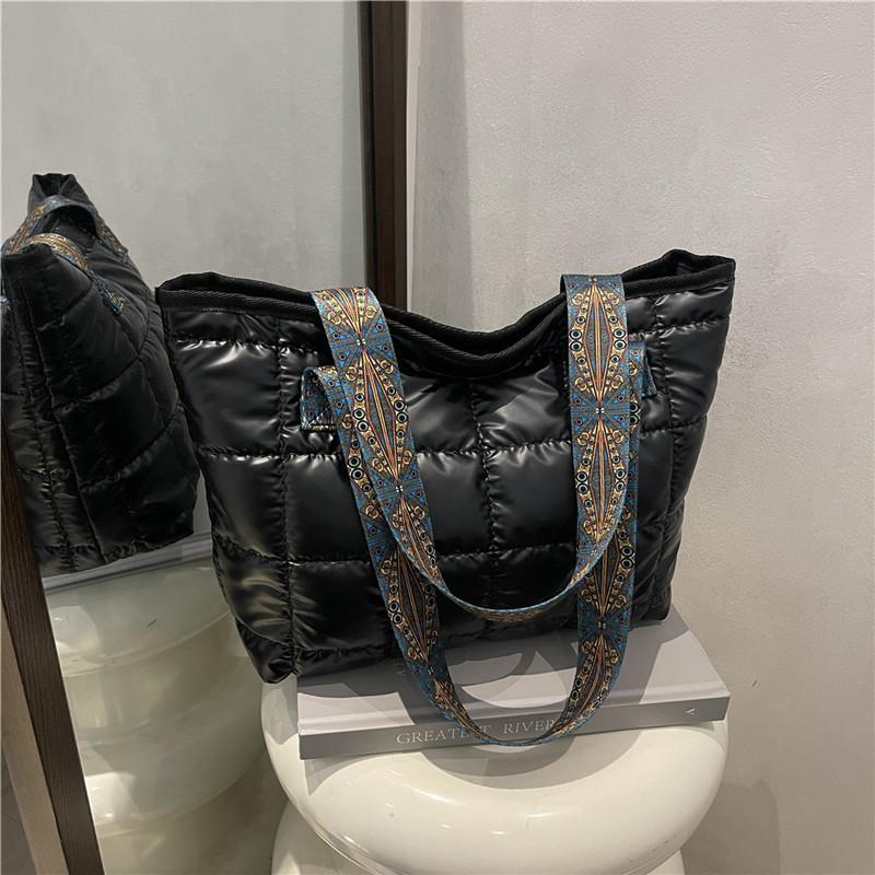 Simple and Fashionable Large-capacity Commuter Bag Women's Bag 2025 New Trend Casual Portable Shoulder Tote Bag