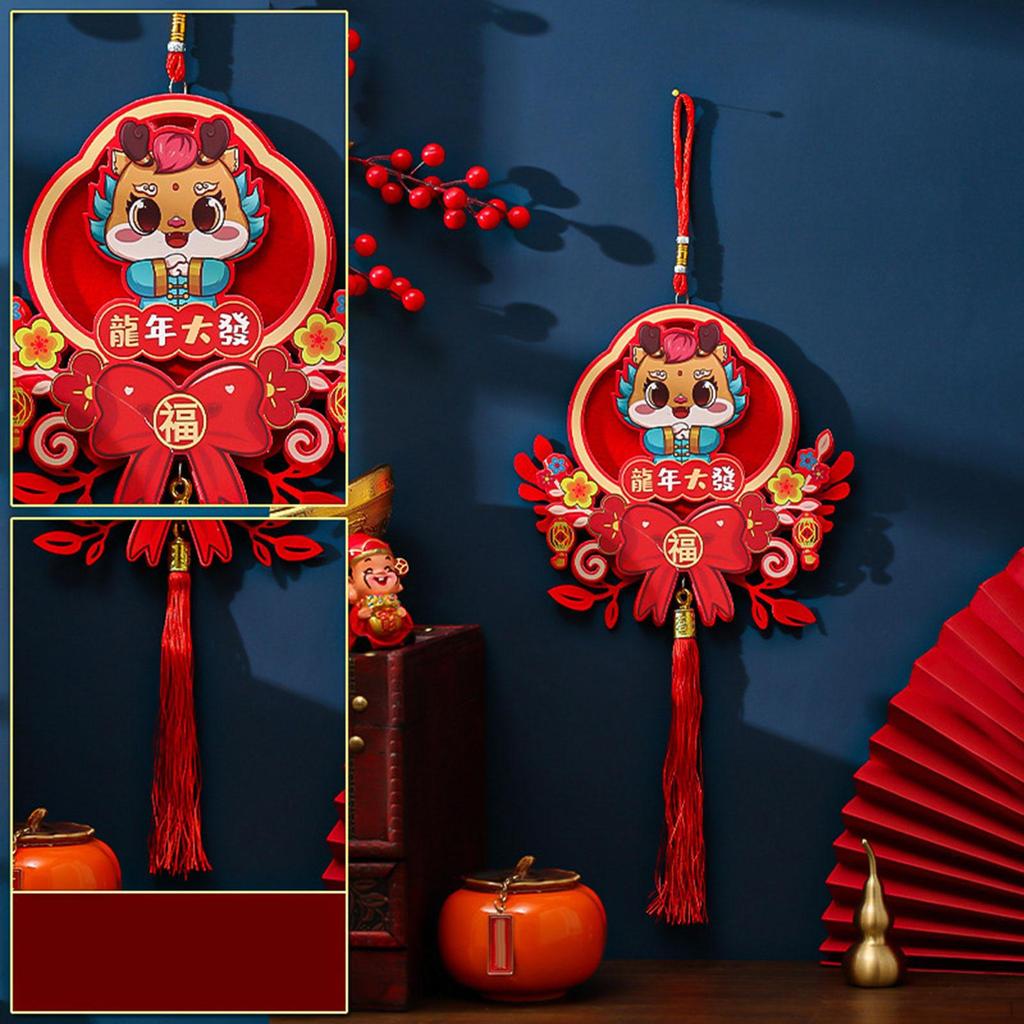 Drachen Türschild für das Chinesische Jahr mit Quastenanhängern und Fu-Zeichen