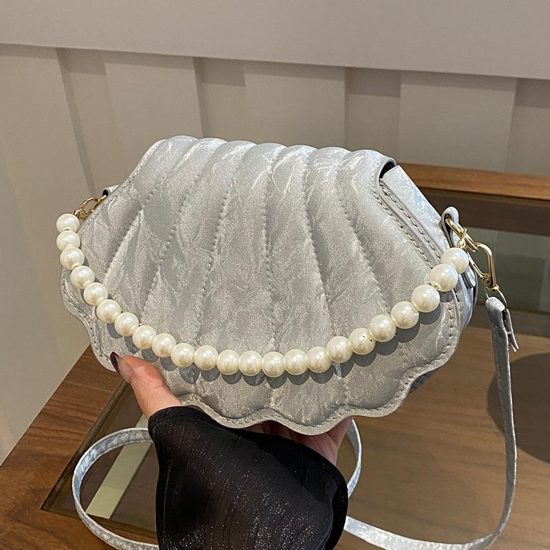 High-end Niche Pearl Bag for Women's New Fashion Crossbody Bag Ins Simple and Versatile One-shoulder Shell Bag