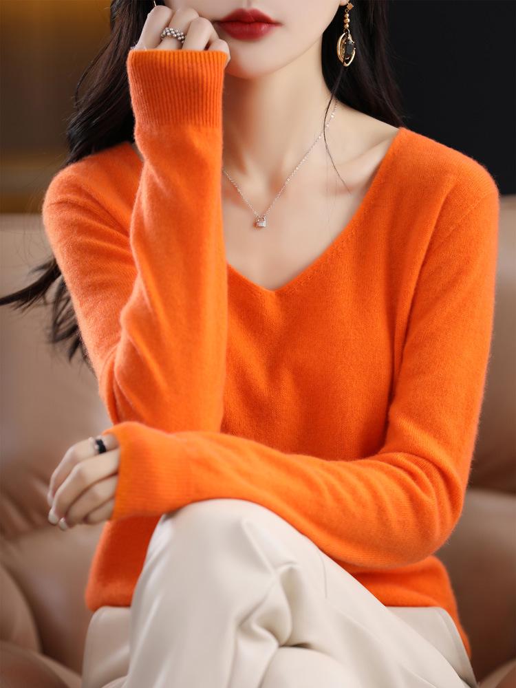 Women's Retro V-Neck 100% Wool Sweater – Seamless, Loose Fit, Autumn/Winter Commuting Essential
