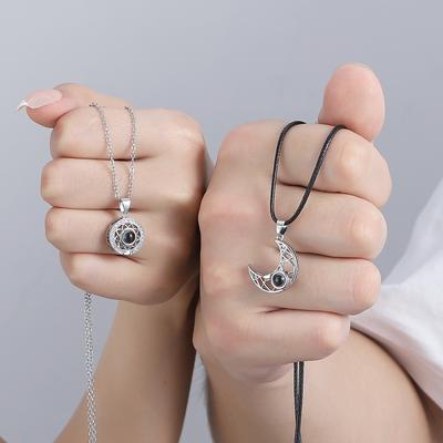 2 Adet/Set Manyetik Çift Eşleşen Kolye 100 Dilde Seni Seviyorum Projeksiyonlu Güneş Ay Kalp Mıknatıslı Eşleştirilmiş Kolye Ucu Sevgili Hediyesi