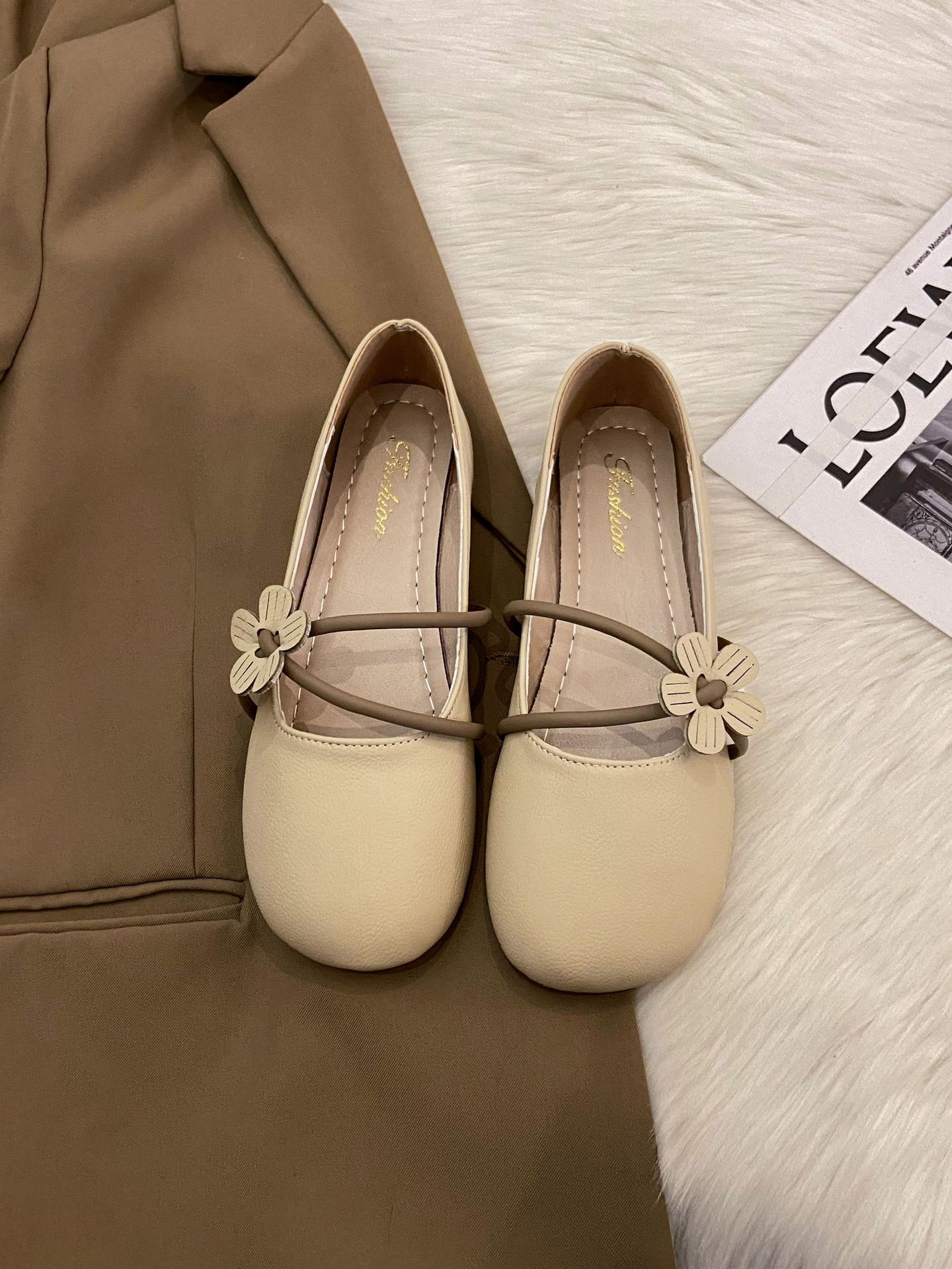 

Туфли Мэри Джейн на мягкой подошве с закругленным носком и плоской подошвой для женщин, новинка 2025 года, универсальная обувь для бабушек, туфли Doudou, одиночные туфли 40 хаки