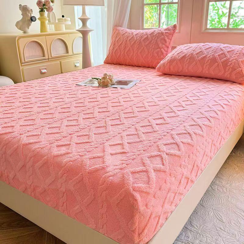 Prošívaný potah na matraci Zimní hřejivý potah na postel Taffetový sametový fleece Ložní prádlo Plyšový Zesílený Napínací prostěradlo Queen King Size Dekor