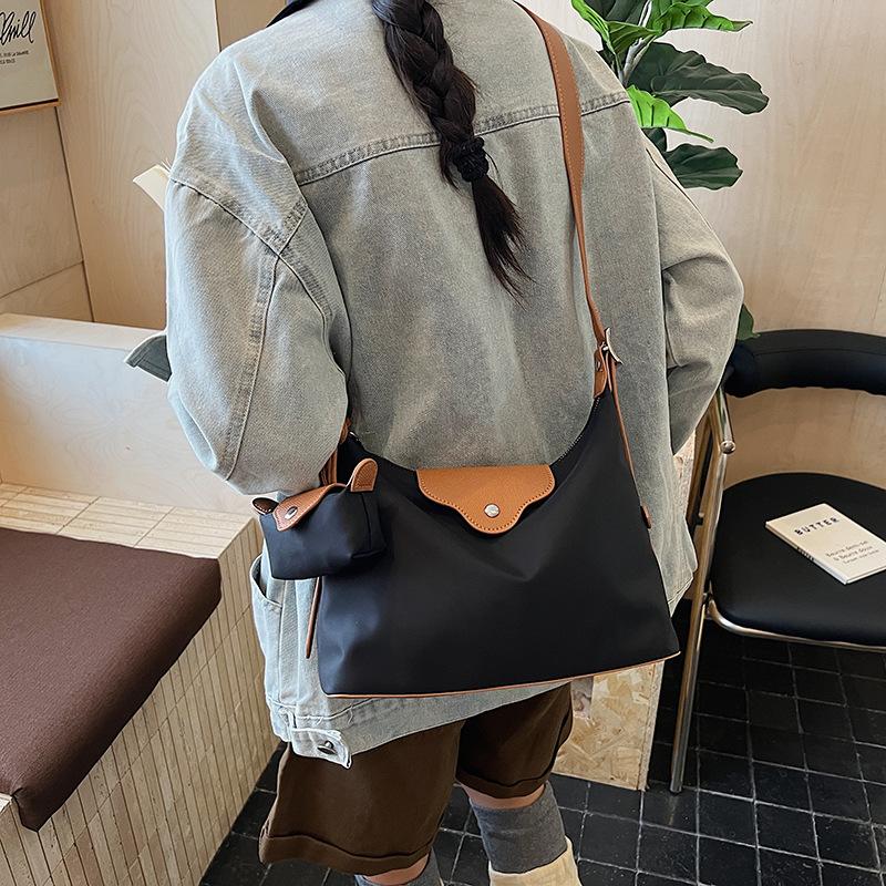 Canvas Bag Women's Large Capacity 2025 New Autumn and Winter Versatile Casual Shoulder Messenger Bag Premium Commuter Tote Bag