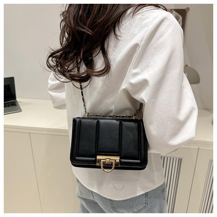Elegant Solid Color Gold Buckle Decoration Women Casual Shoulder Square Bag For Daily Urban Fashion