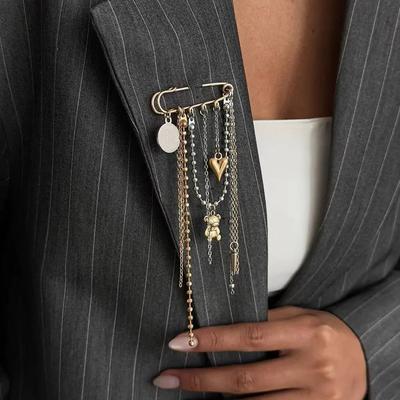 Broches et bijoux de corps