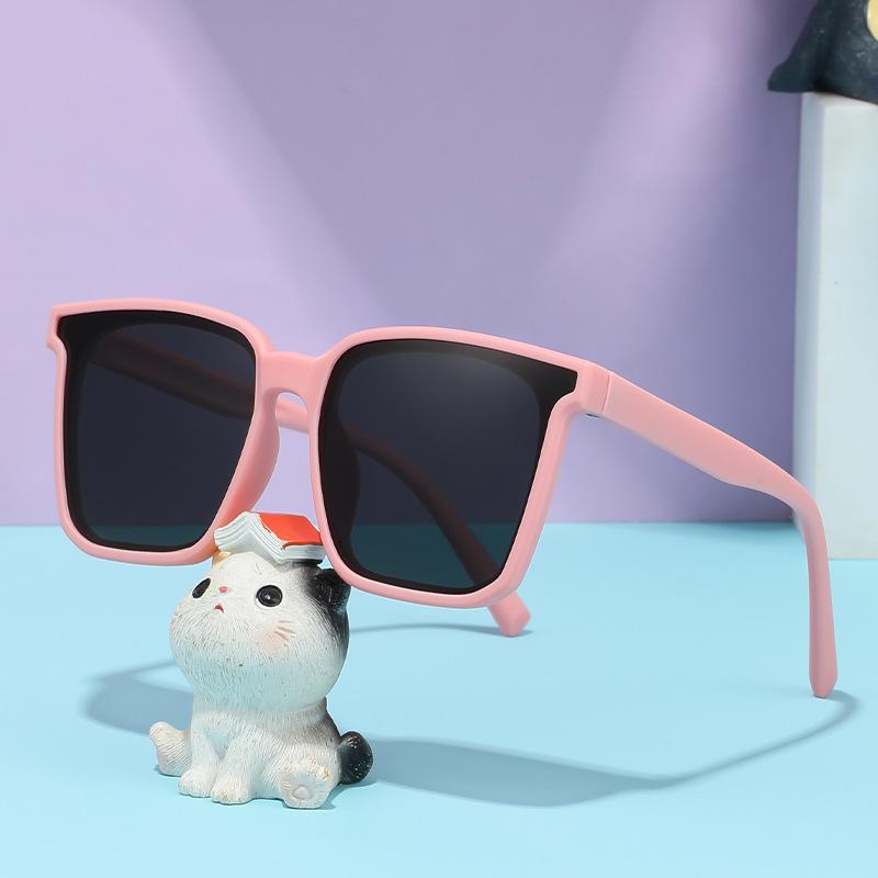 Kids' Trendy Polarized Sunglasses with UV Protection – Fashionable and Cool for Boys and Girls
