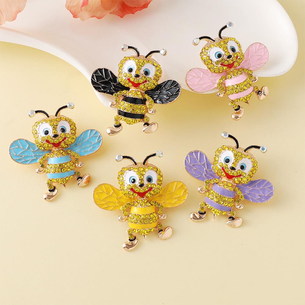 New Arrival Alloy Cute Insect Bee Brooch Pin Rhinestones Metal Lapel Pins for Men Women Fashion Jewelry Accessory