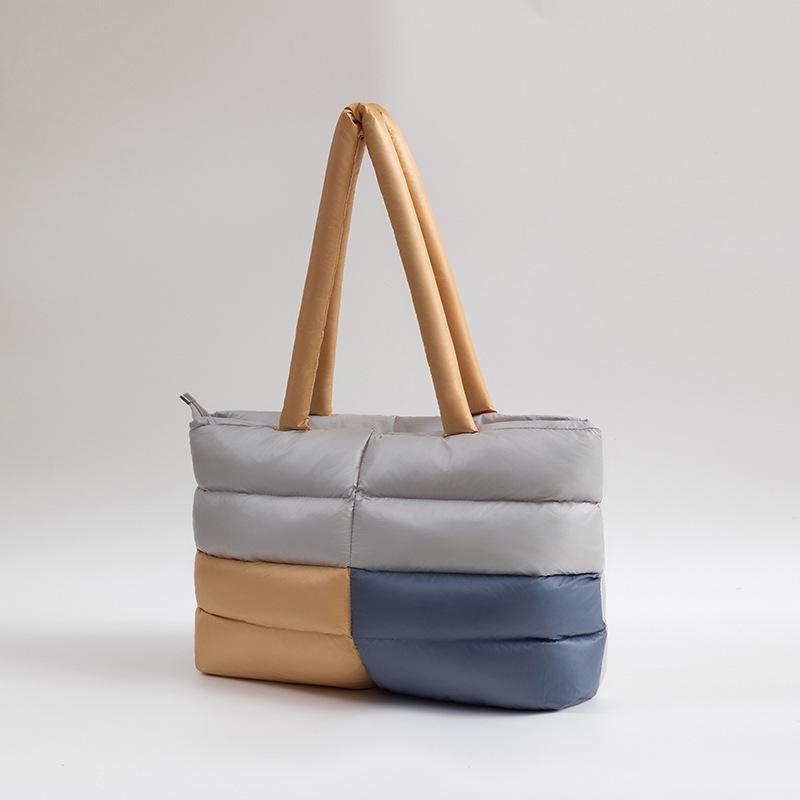 

Клетчатая хлопковая сумка-тоут с подкладкой на плечо и нишевым дизайном под мышкой