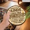 2D Flat Funny German " Leben Hier" Round Wooden Hanging Sign, Do Not Ring Doorbell Funny Warning Decorative Sign Suitable for Decorating Courtyards