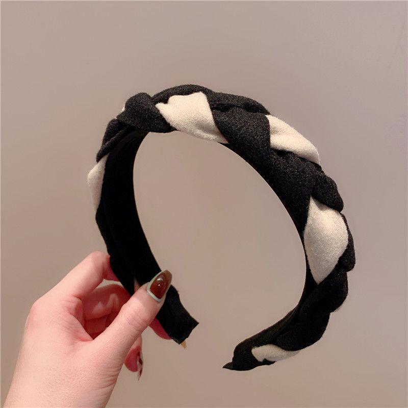 Hepburn Style Knitted Fishtail Braid Wide-Brimmed Headband for Women - Versatile and Elegant Hair Accessory