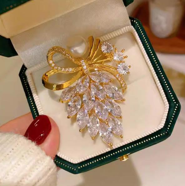 Fashion Rhinestone Crystal Bow Pearl Brooches Women Clothing Coat Jewelry Accessries Gifts