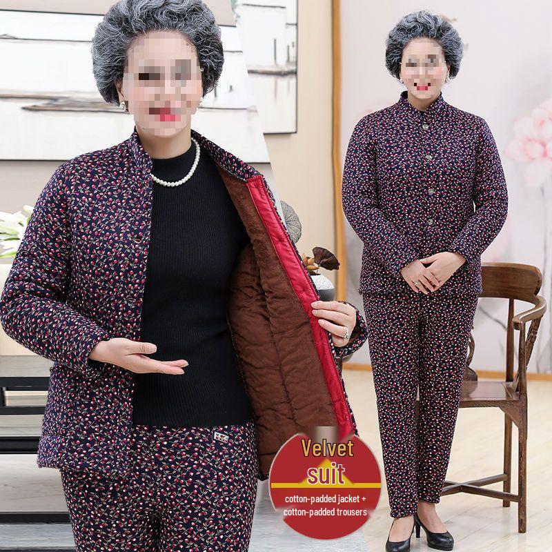Omas kuscheliges, fleecegefüttertes Winterset: dicke, baumwollgepolsterte Jacke und Hose für Frauen mittleren Alters und Senioren.