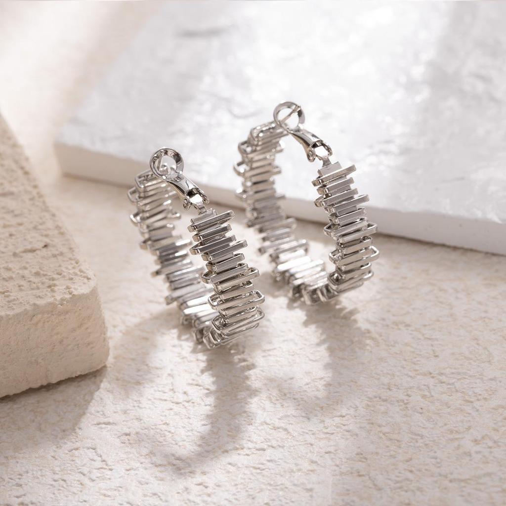Silver Needle Geometric Heart Hoop Earrings - Retro & High-End Style for a Bold Look