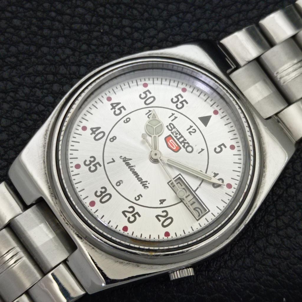 GENUINE VINTAGE SEIKO 5 AUTOMATIC JAPAN MENS SILVER COLOR DIAL WATCH a701677-5 R206c-a701677