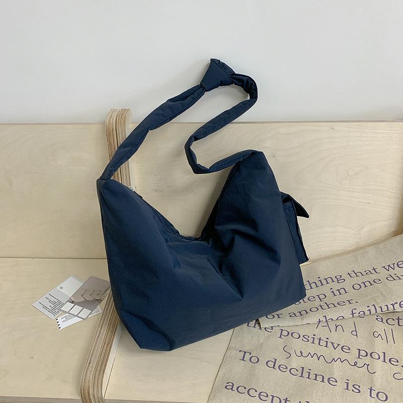 

Retro niche tote bag Korean version large capacity lazy wind shoulder bag solid color 2025 autumn new messenger bag bag темно-синий