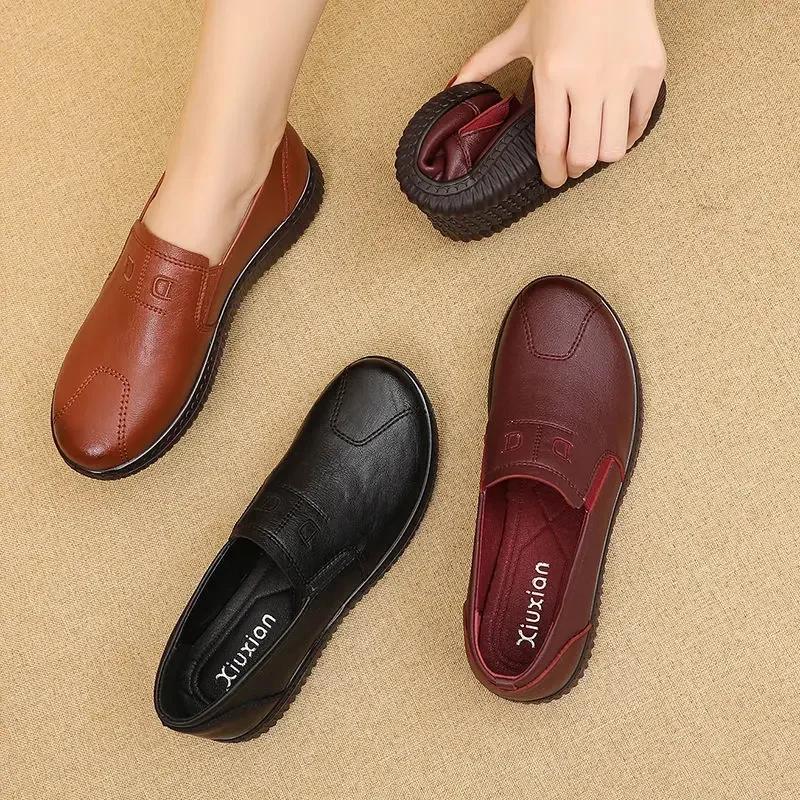 Women's Leather Shoes 2025 Spring New Flat Bottomed Non Slip Casual Shoes Fashionable Shallow Mouth Comfortable Single Shoe