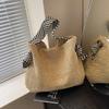 Solid Straw Large Capacity Straw Women's Shoulder Bag Model Seaside Holiday Knitted Bags  Casual Versátil Crossbody Bag
