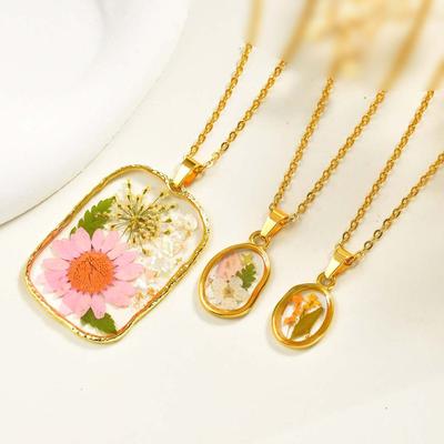 Dried Flowers Pendant Necklace for Women,Resin Geometric Dry Flower Necklaces,Stainless Steel Charms Jewelry Gift