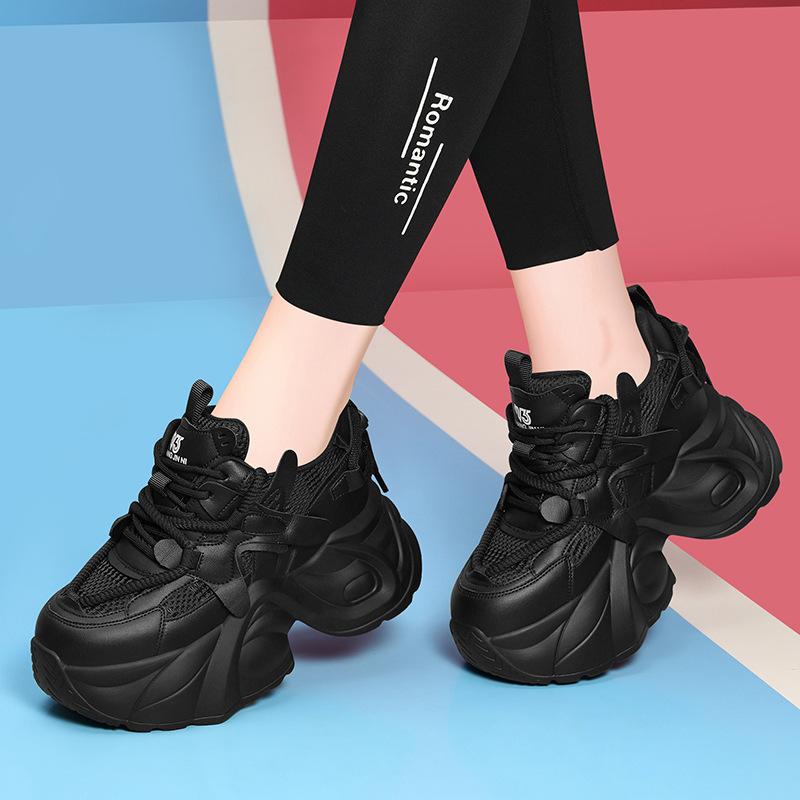 2025 New Spring and Autumn Casual Thick soled Versatile Women's Travel Shoes for Sports Shoes