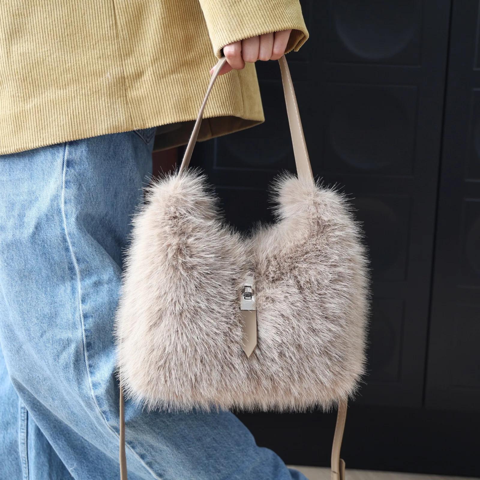 

New Plush Handbag for Autumn and Winter 2025 Luxury Soft Half Moon Bag Faux Fur Underarm Bag Cute Lockable Single-shoulder Bag
