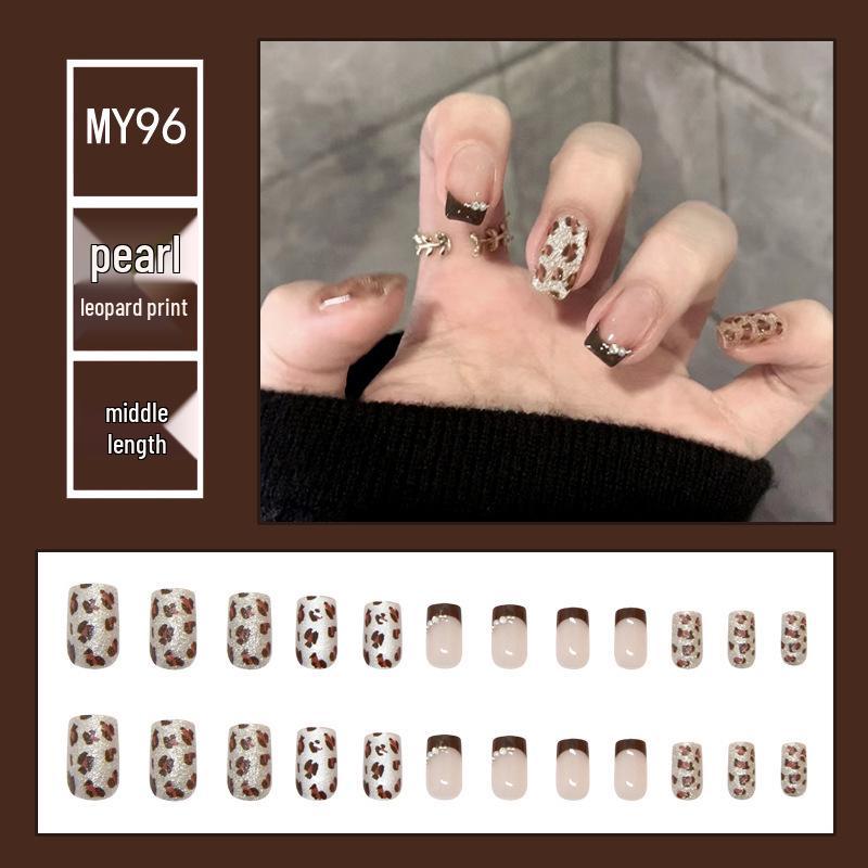 Chasing Light Cat's Eye Crystal Nails: Handmade, Detachable, Flash Diamond Design for Trendy, Stylish Looks.