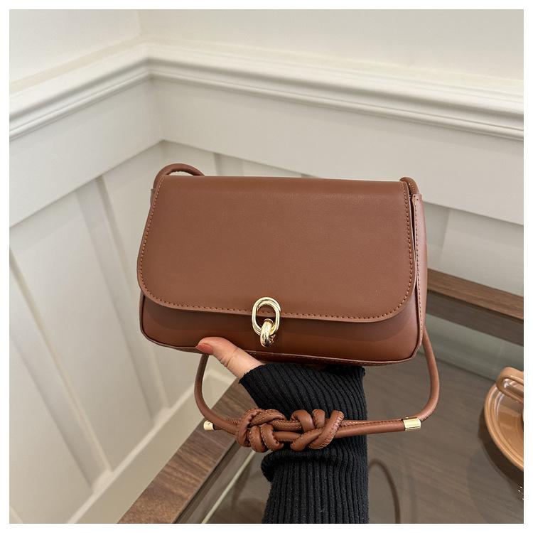 

Премиальное чувство иностранного стиля ретро пригородная маленькая квадратная сумка женская 2024 новая модная универсальная сумка через плечо сумка-мессенджер темно-коричневого