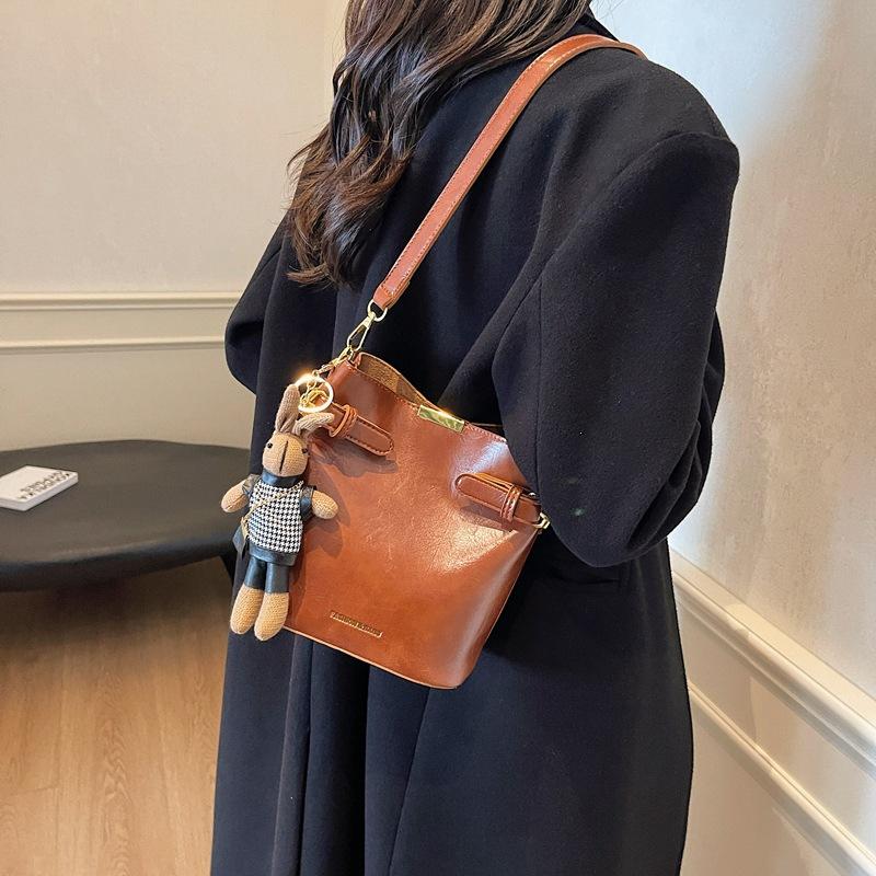 2025 Handbag Bag New Fashion Large Capacity Retro Portable Shoulder Messenger Bag Women's Bag