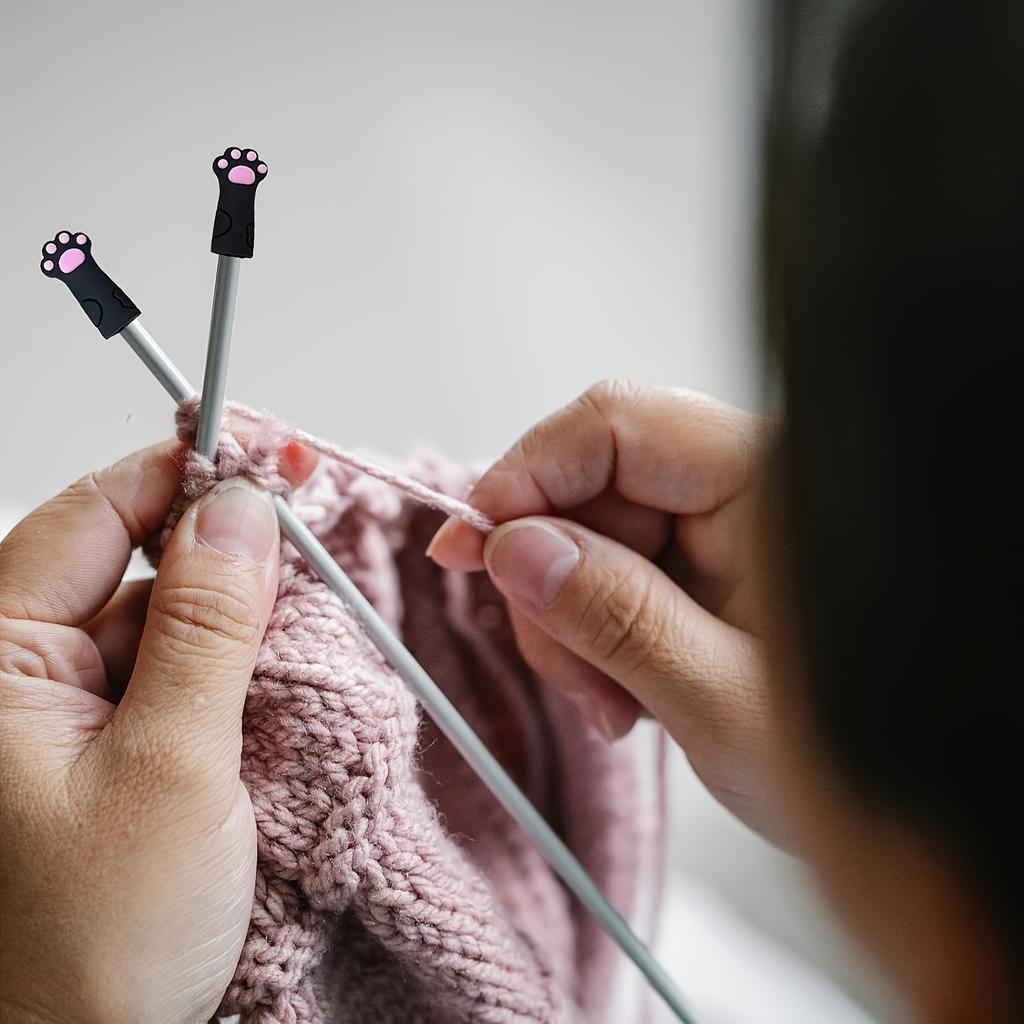 Knitting Needles for Cat Claws, Including Stoppers, Tip Covers, Caps, Sewing Stoppers, and Protectors, Ideal for Knitting and Crochet.