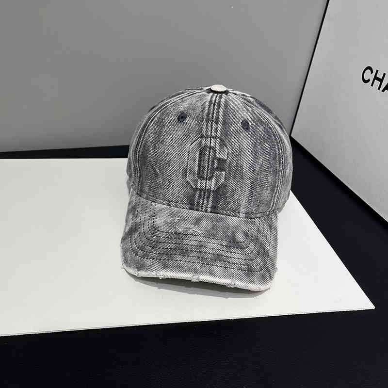 High-quality Washed Denim Ripped Baseball Caps, Men's and Women's Ins Trendy Brand C Letter Cap, Showing a Small Tide
