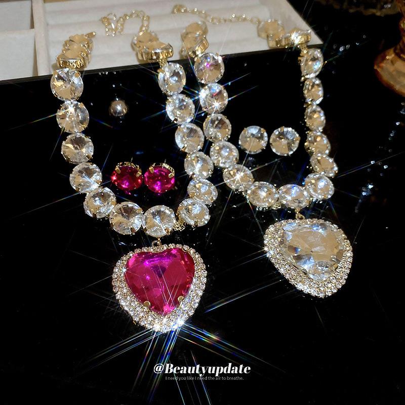 Geometric splicing with diamond heart necklace and earring set, exaggerated design from Europe and America, collarbone chain
