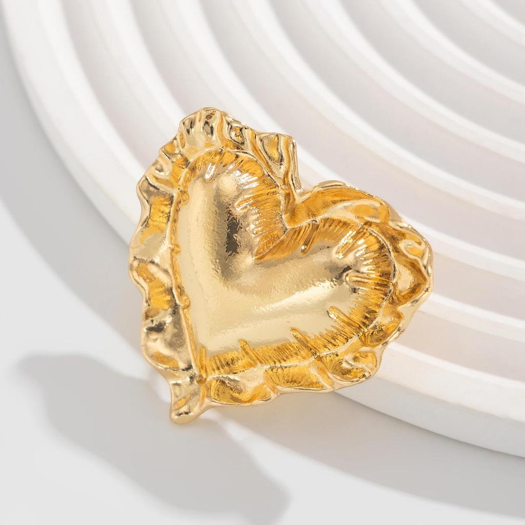Exaggerated 3D Heart Alloy Ring - European & American Style