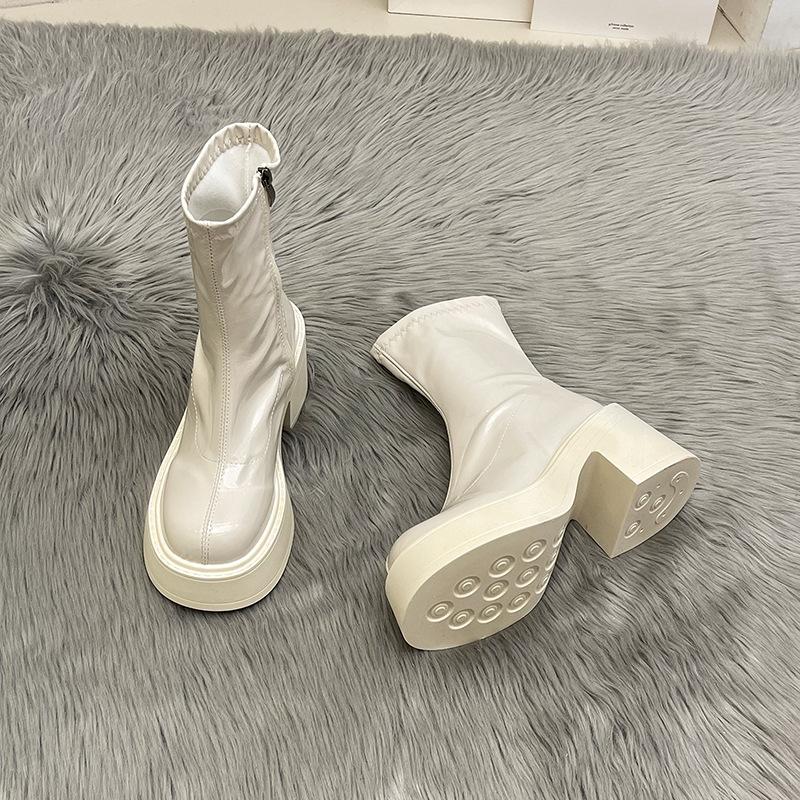 

Ретро летние ковбойские сапоги в западном стиле женские короткие сапоги 2025 новые рыцарские сапоги на высоком каблуке маленькие глянцевые высокие сапоги 39