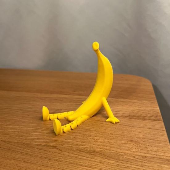 3D Printed Banana Figurine with Articulated Legs Movable Joints Banana Fidget Toy Cartoon Fruit Desktop Decoration Ornament