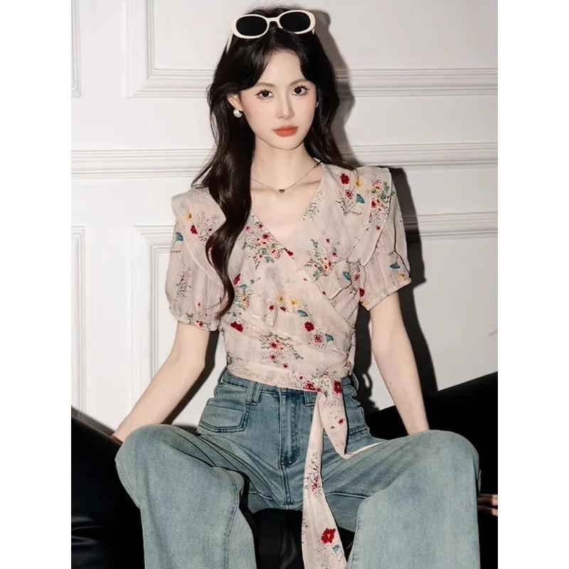 Französisches V-Ausschnitt Dünnes Floral Kurzarmhemd für Damen Sommer Neu Chiffon Schlankes Kurzes Oberteil