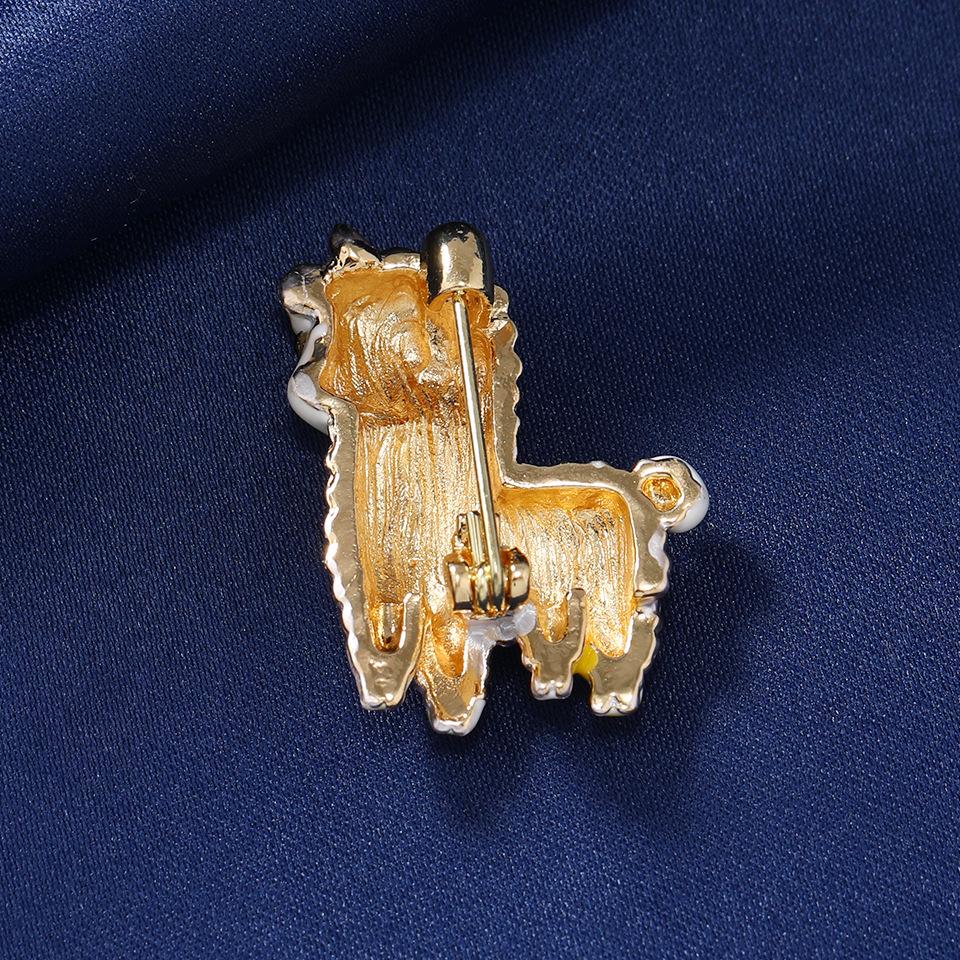 Personalized Cute Alpaca Brooch: Women's Simple Sheep Pin for Sweater Accessory